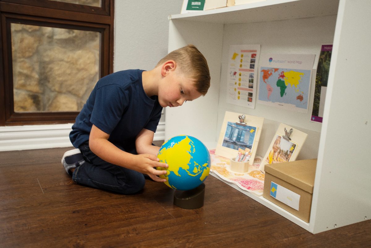 Builds a peaceful world view